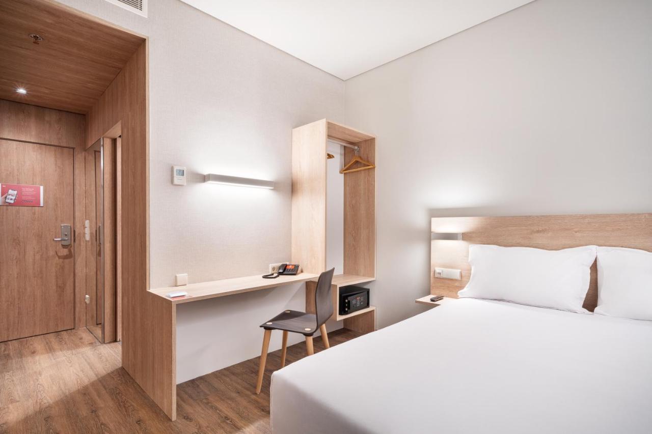 Standard Double Room,1070643481:JPEG